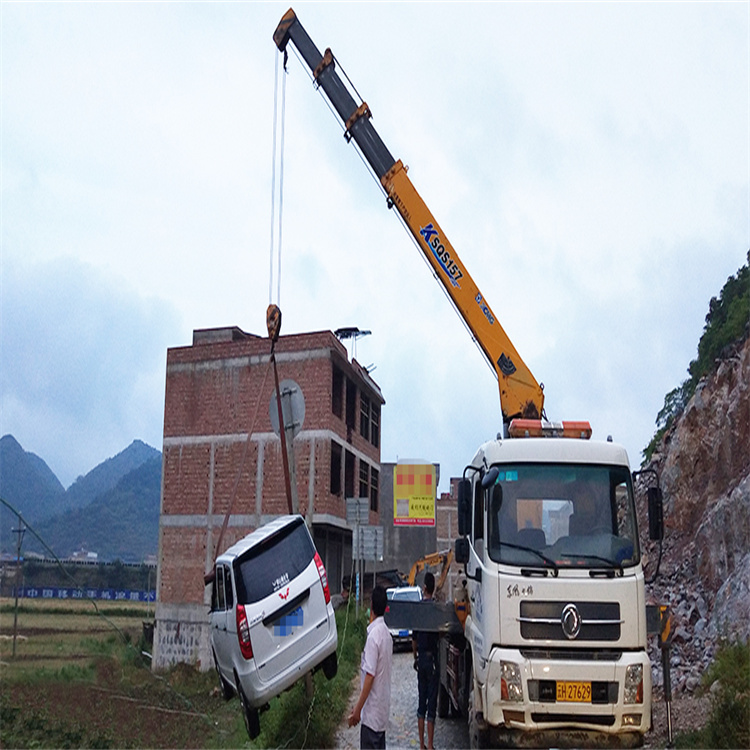 盘锦道路交通事故救援吊装案例